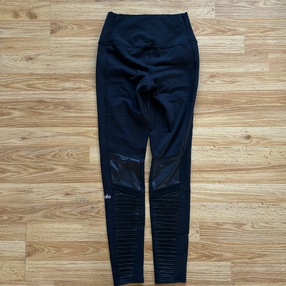 ALO Yoga Black High-Waist Leggings - Picture 4 of 12